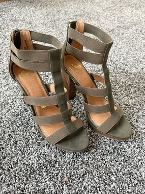 Report Olive Multi-Strap Block Heel Sandals